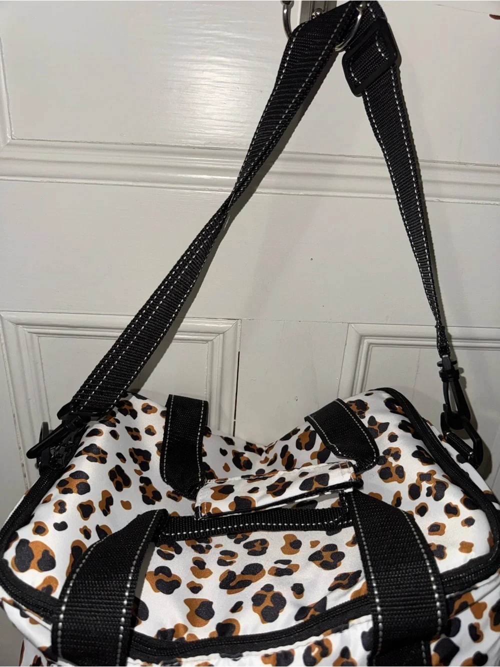 SCOUT Chilly Wonka Leopard Crossbody Soft Cooler Bag